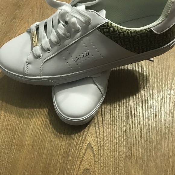 Tommy Hilfiger Women’s Sneakers - Picture 2 of 4